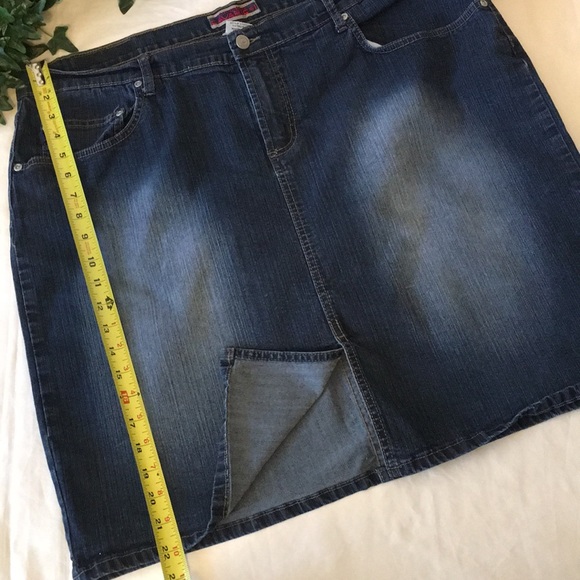 Z. Cavaricci Faded Blue Jean Skirt - Picture 4 of 8